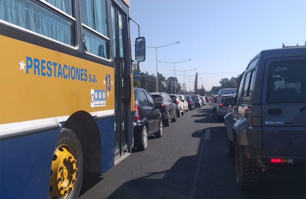 Fuertes controles en los accesos e importantes demoras.