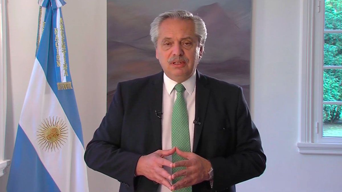 Con corbata verde. Así anunció el Presidente el envío del proyecto de legalización del aborto.