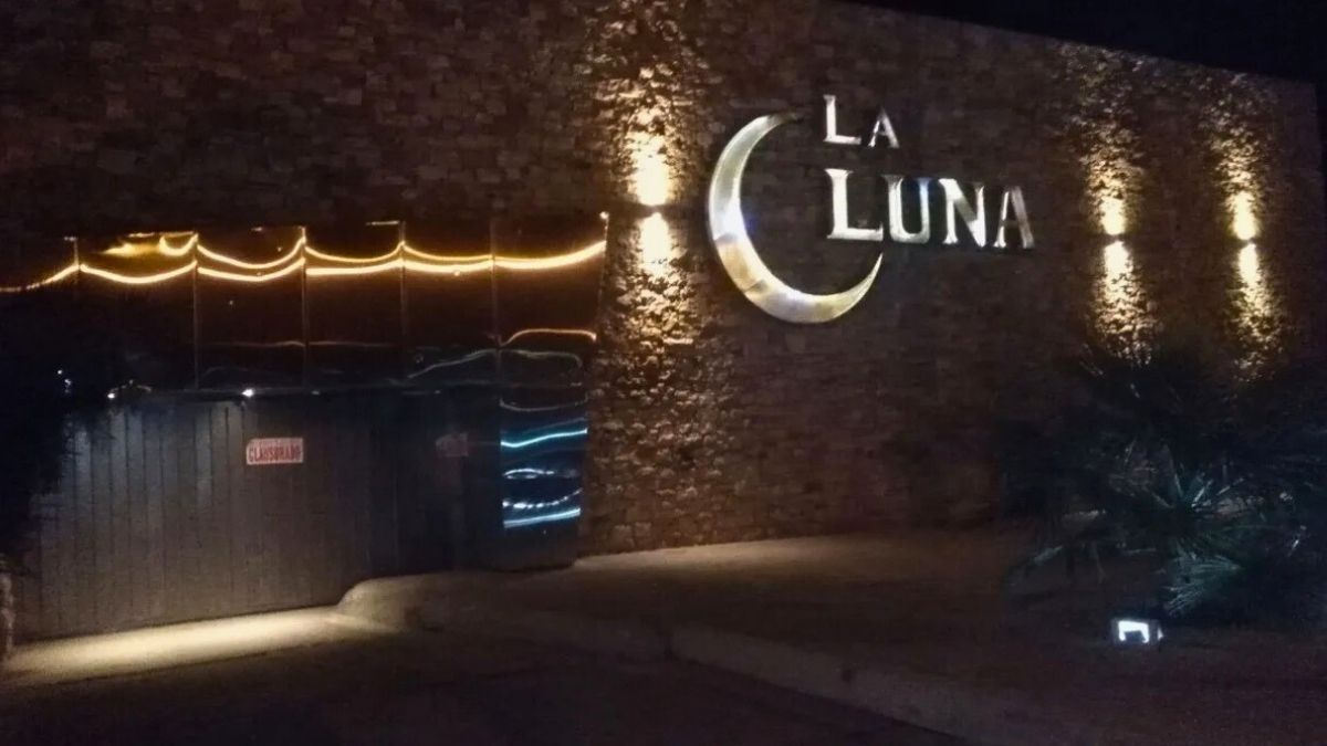 Detuvieron a 2 ladrones que fingieron consultar tarifas en un telo para robar un matafuego