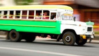Un estudiante que llegaba tarde a rendir se robó un colectivo para llegar a la escuela