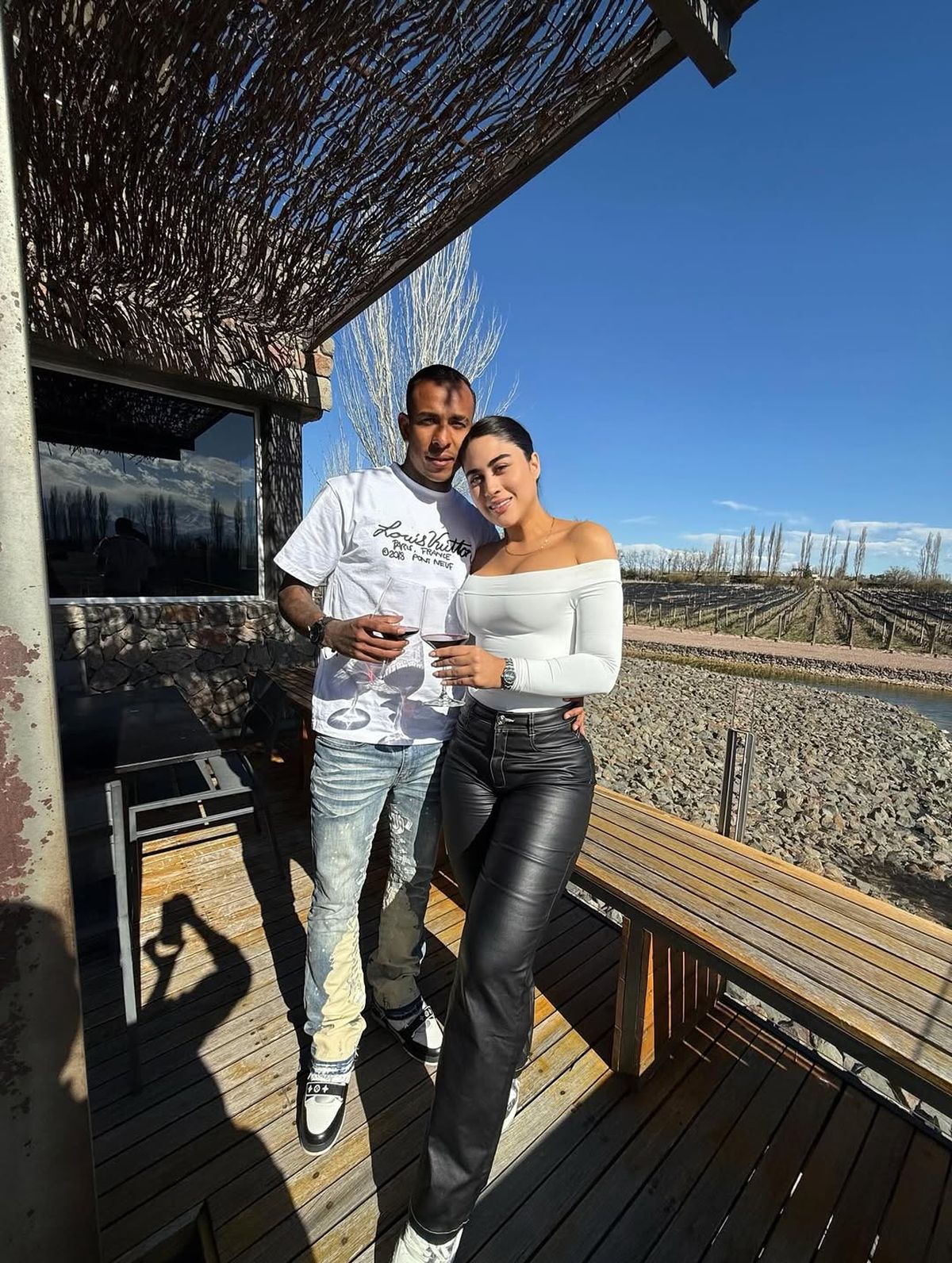 Sebastián Villa y su pareja postearon un fuerte mensaje en sus redes sociales tras conocerse la absolución de la causa por abuso sexual en contra del colombiano. 