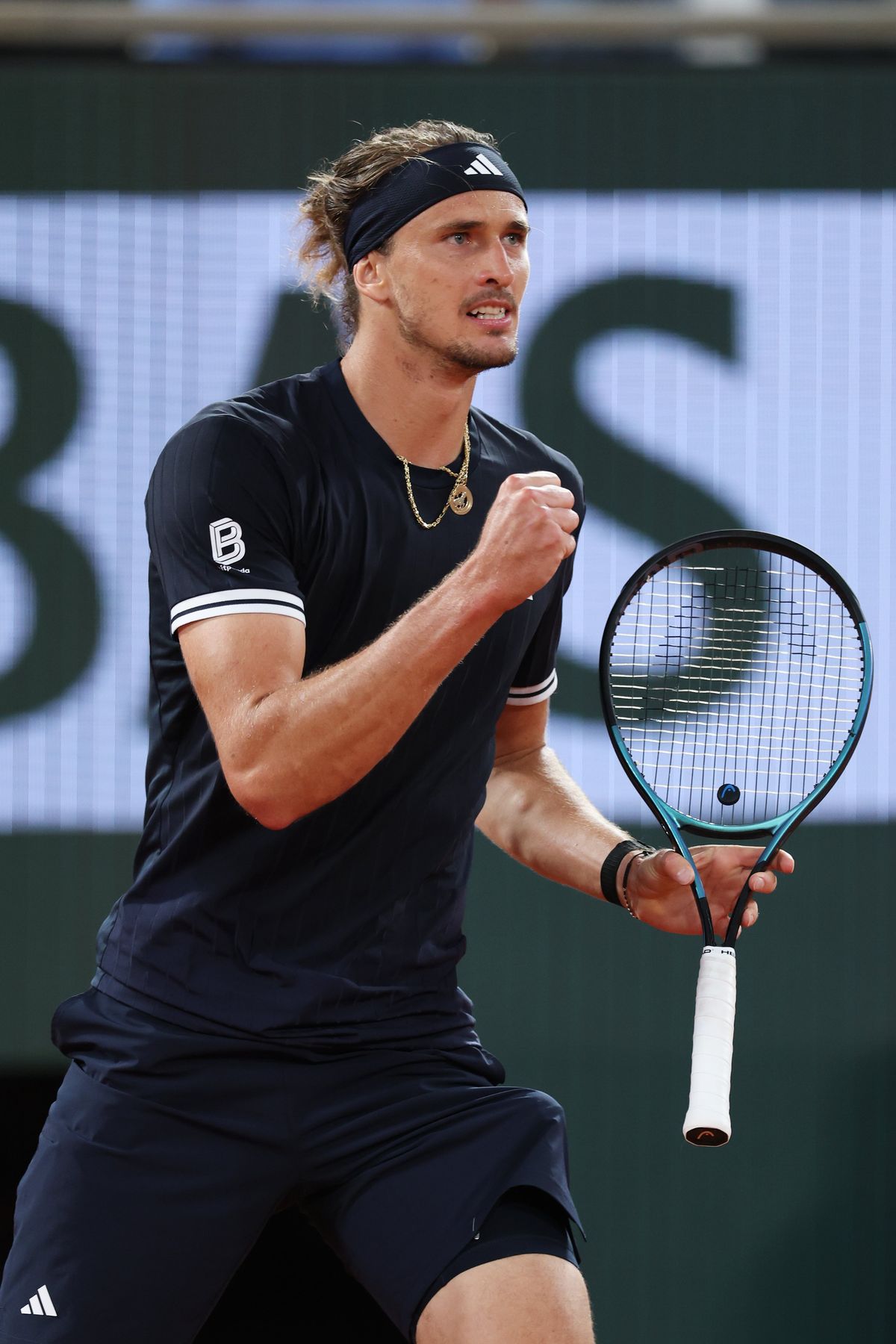 Alexander Zverev fue contundente ante Jodar y espera en semifinales de Roland Garros. Alexander Zverev fue contundente ante Jodar y espera en semifinales de Roland Garros.