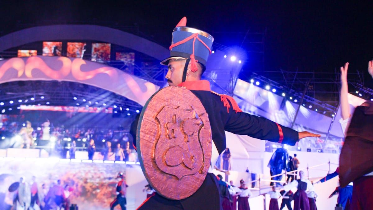 El malambo de los granaderos fue aplaudido por las casi 20.000 personas que asistieron al espectáculo. El malambo de los granaderos fue aplaudido por las casi 20.000 personas que asistieron al espectáculo.