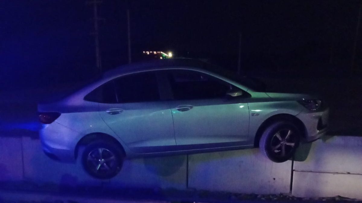Así quedó el auto del hombre que circulaba por la Ruta 82, con 2,07 ml de alcohol en sangre. No sufrió heridas de gravedad, pero fue aprehendido.