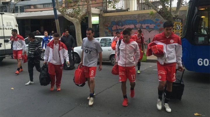 Gracias totales: los hinchas del Globo reconocieron el esfuerzo
