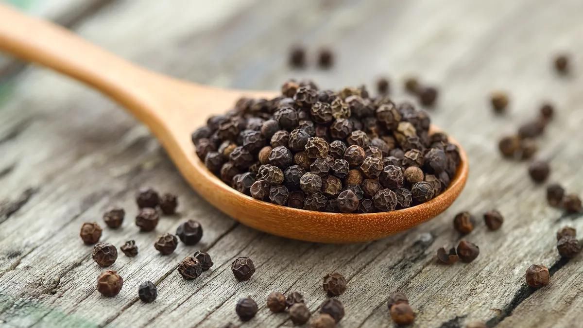 Los beneficios de la pimienta negra, ayuda a mejorar la memoria y la atención