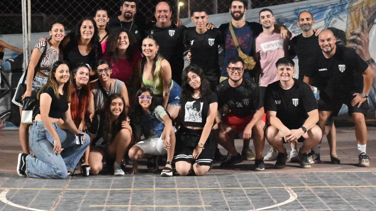 El equipo de Handball femenino y masculino. El equipo de Handball femenino y masculino.