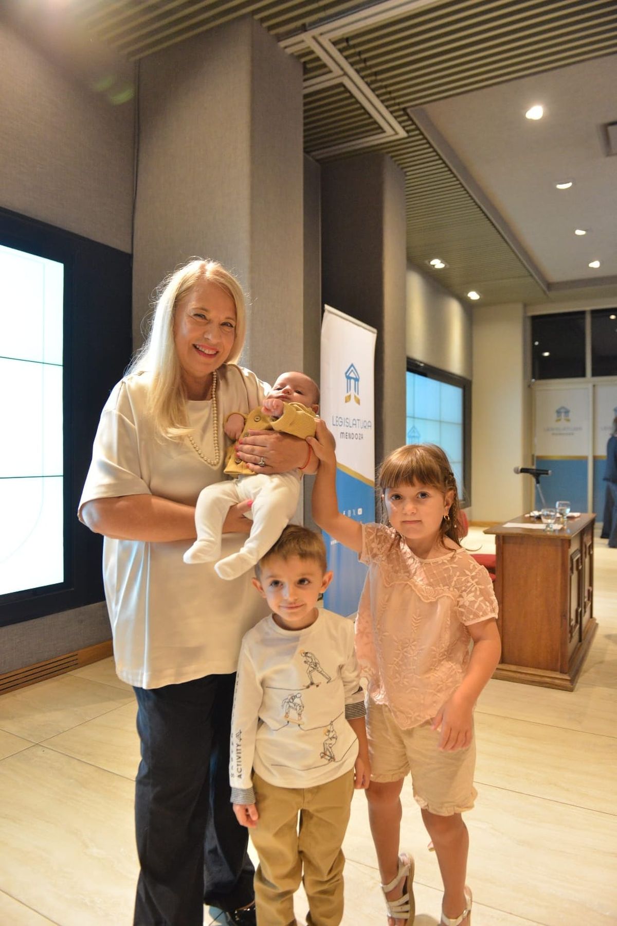 Victoria González compartió la alegría con sus nietos Benicio, Fausto Lorenzo y Cata. Victoria González compartió la alegría con sus nietos Benicio, Fausto Lorenzo y Cata.