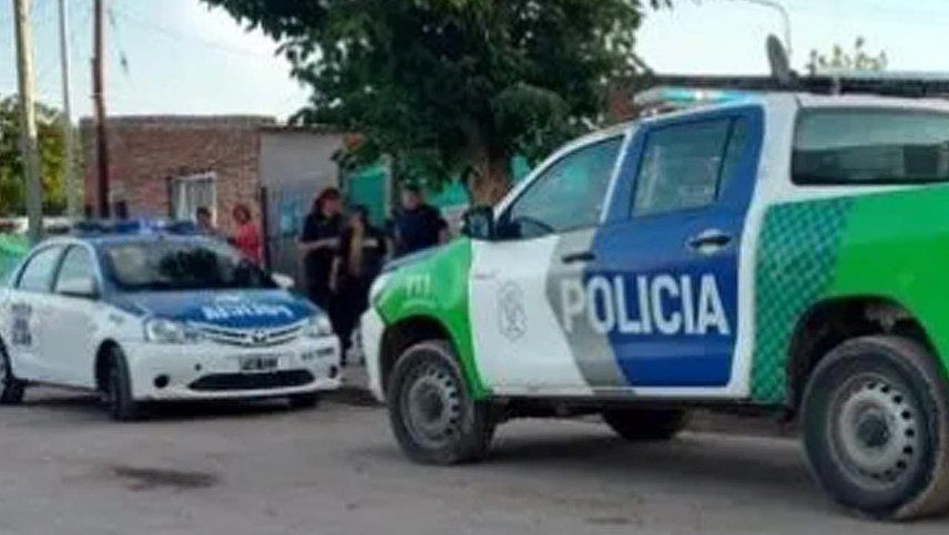 Asesinaron a puñaladas a una mujer y por el femicidio buscan a su esposo