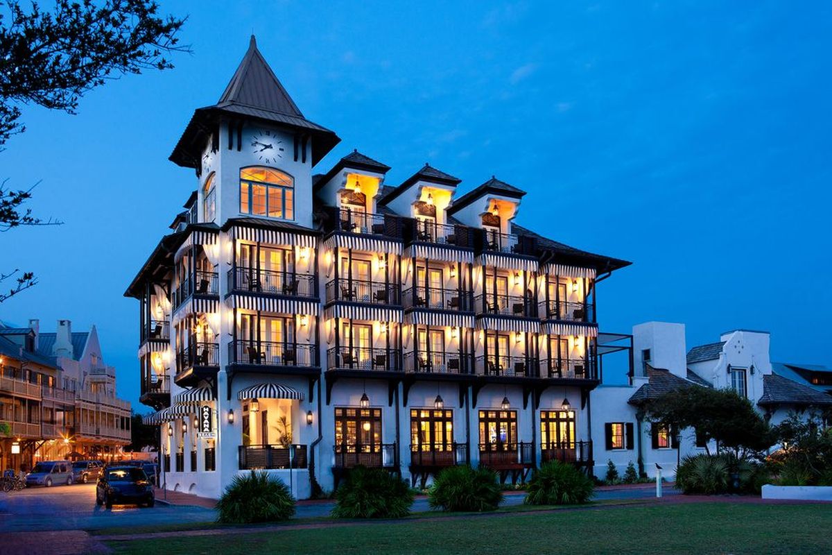 Uno de los tantos edificios únicos de Rosemary Beach, el hotel Pearl. Uno de los tantos edificios únicos de Rosemary Beach, el hotel Pearl.