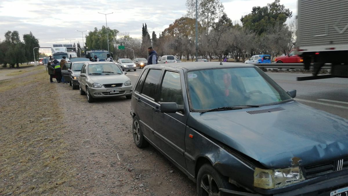 Seis autos y un camión protagonizaron un choque en cadena en Guaymallén