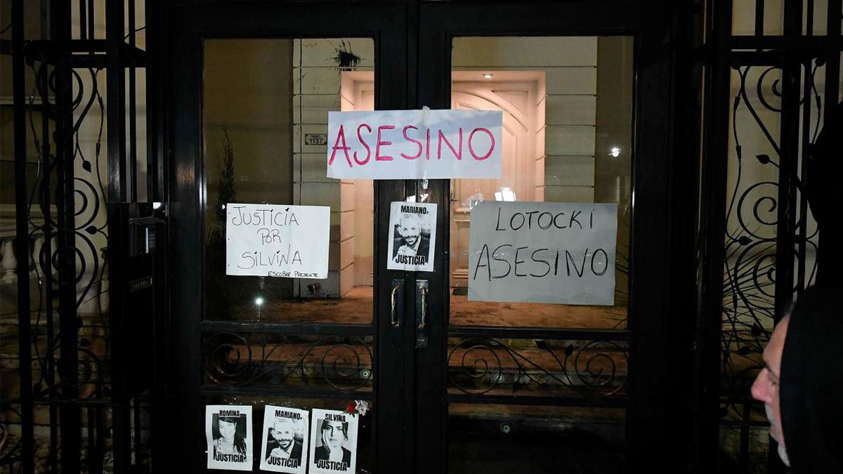 La casa en la que vivía el cirujano plástico Aníbal Lotocki sufrió varios escraches por la muerte de algunos pacientes La casa en la que vivía el cirujano plástico Aníbal Lotocki sufrió varios escraches por la muerte de algunos pacientes