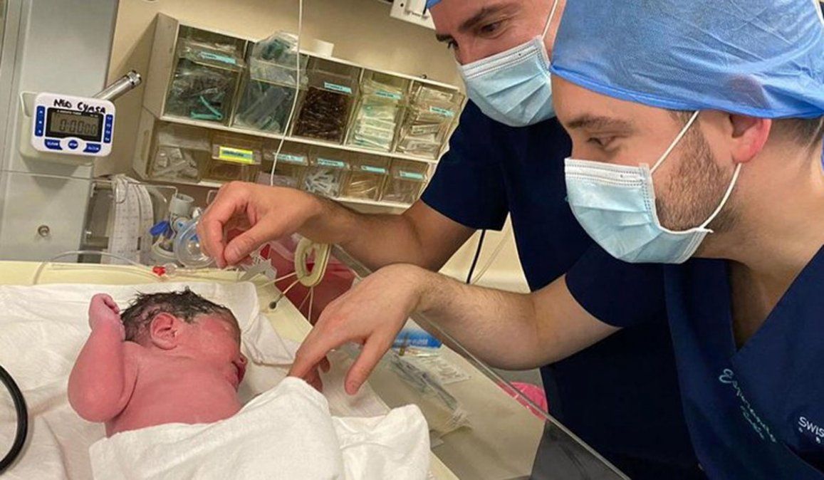 Nació Pilar: una mendocina cumplió el sueño de un matrimonio igualitario amigo