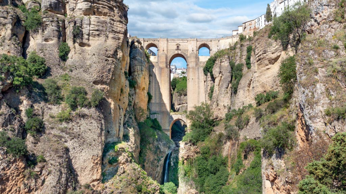 Andalucía tiene algunos de los pueblos más bonitos de España para recorrer y descubrir cada temporada. Andalucía tiene algunos de los pueblos más bonitos de España para recorrer y descubrir cada temporada.