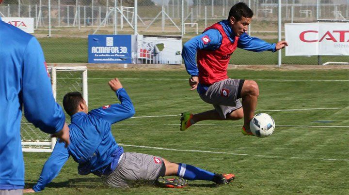 El Tomba entrenó en Coquimbito y se avecina un cambio ante el Tiburón