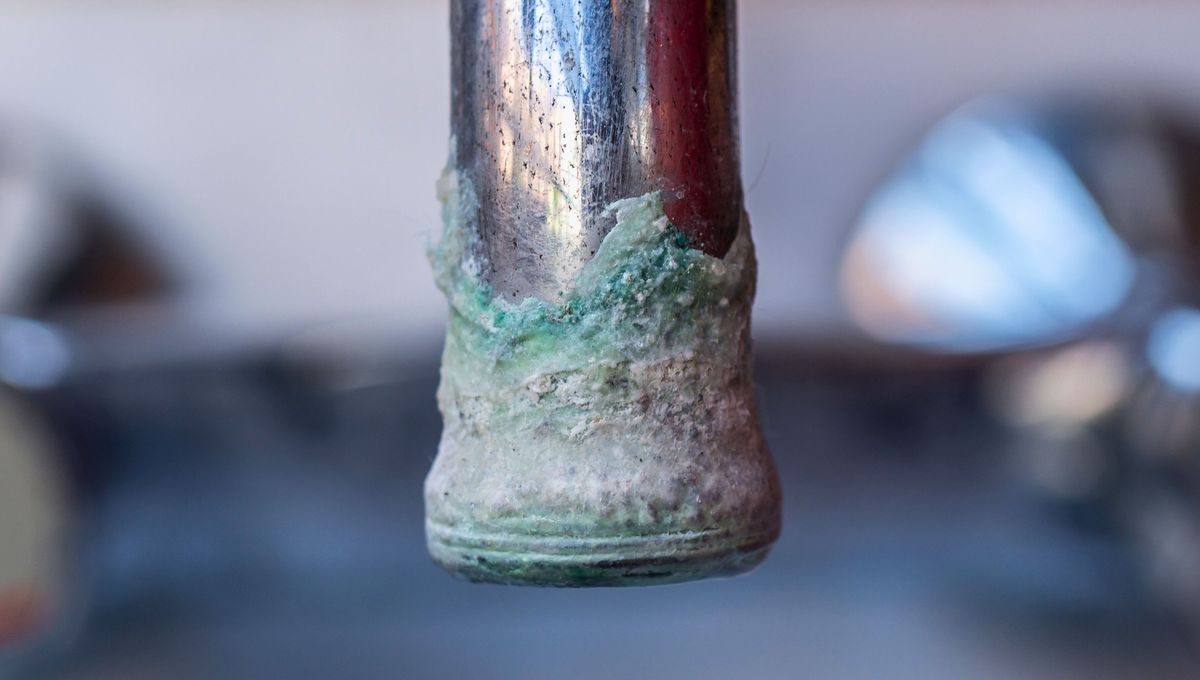 Lo mejor es usar siempre el vinagre diluido o rebajado con agua. Lo mejor es usar siempre el vinagre diluido o rebajado con agua. 