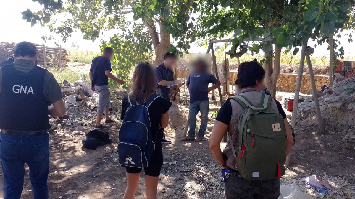 Personal asistió a 17 hombres y 5 mujeres presuntas víctimas de trata de personas con fines de explotación laboral. Personal asistió a 17 hombres y 5 mujeres presuntas víctimas de trata de personas con fines de explotación laboral.