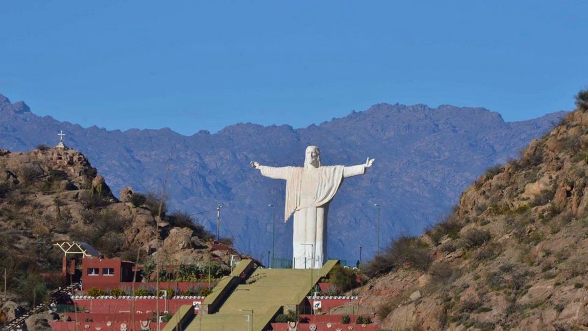 El monumento que también es visitado por turistas en este pueblo. El monumento que también es visitado por turistas en este pueblo.