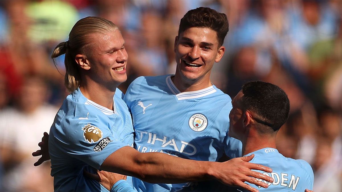 Julián Álvarez anotó el primero de la goleada del Manchester City.