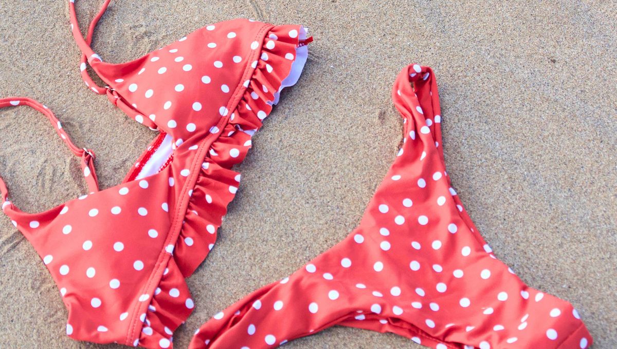 No uses productos abrasivos o dañinos para lavar la bikini, con un poco de jabón basta. No uses productos abrasivos o dañinos para lavar la bikini, con un poco de jabón basta. 