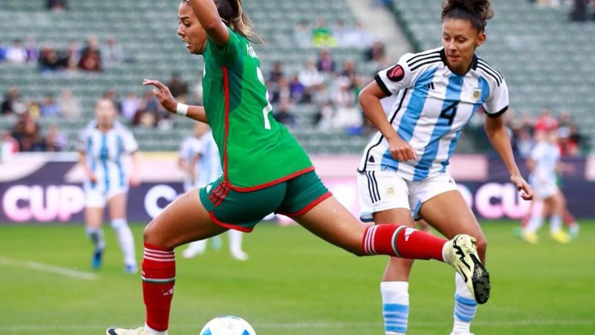 La Selección argentina femenina comenzó de mayor a menor su primer partido de la Copa de Oro de Concacaf que se jugó en California.