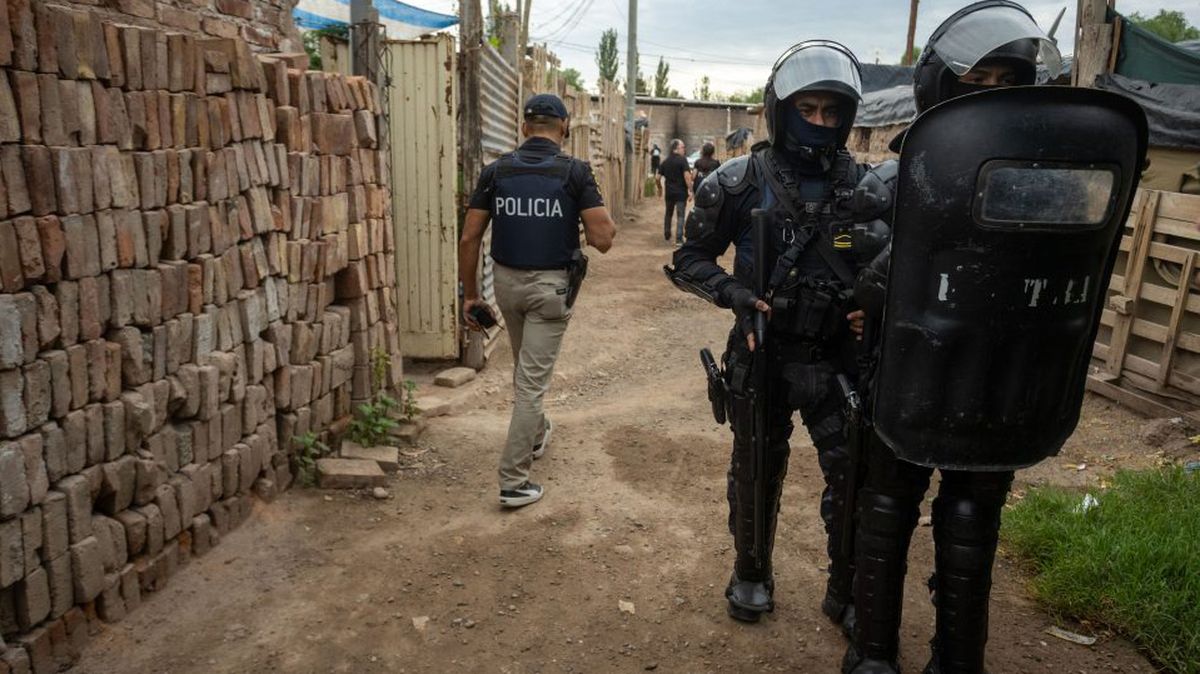 Ya es ley la ampliación de casos en los que la Policía de Mendoza puede usar armas de fuego