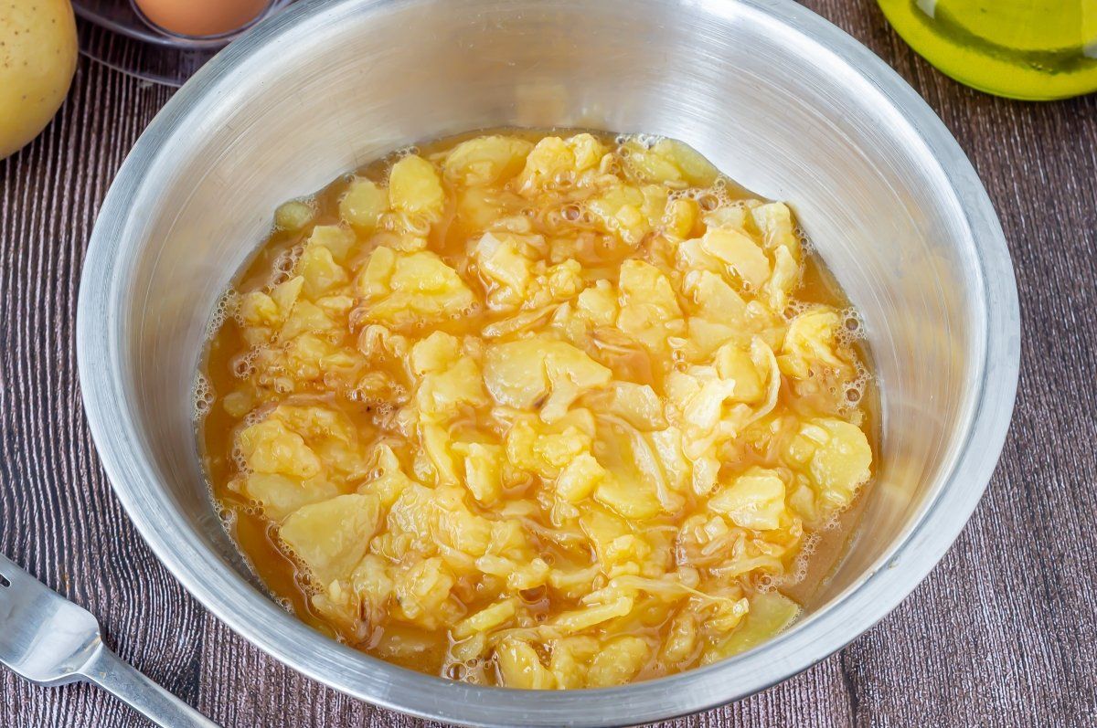 Tortilla de papas, la receta tradicional más fácil y económica para combatir la ola polar