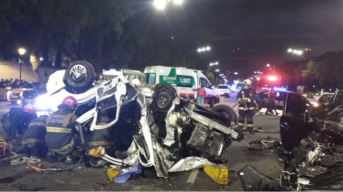 El accidente se cobró con la vida de un joven de 23 años y una adolescente de 15 años.