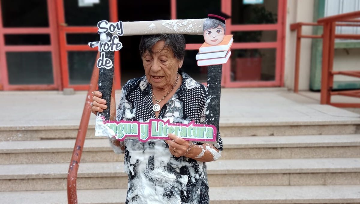 La mejor forma de terminar el 2022: tiene 80 años y se recibió de profesora