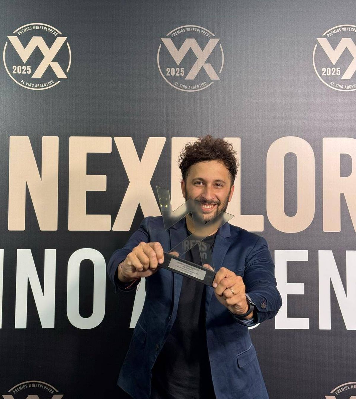 Gambetta con su distinción al Mejor Malbec de Argentina en los premios Winexplorers 2025. Gambetta con su distinción al Mejor Malbec de Argentina en los premios Winexplorers 2025.