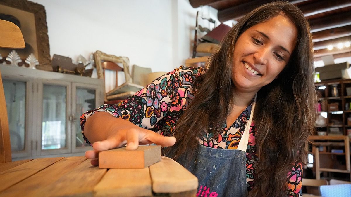 La idea del emprendimiento es reciclar los muebles que cada uno tiene por la calidad de la madera antigua. La idea del emprendimiento es reciclar los muebles que cada uno tiene por la calidad de la madera antigua.