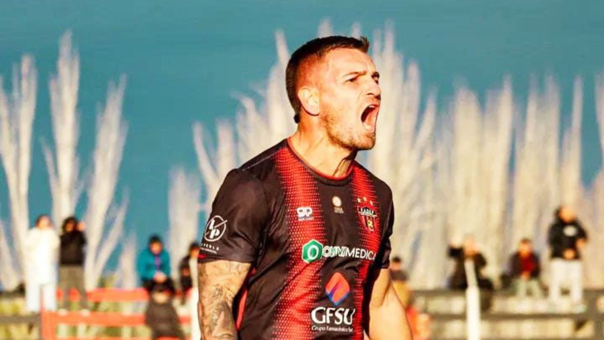 Paul Martín y una costumbre gritar goles. En FADEP fue muy importante en el campeonato que lograron.