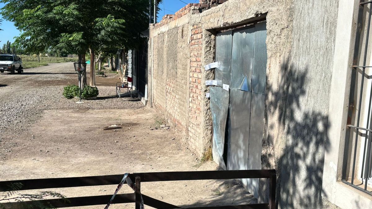 El femicidio ocurrió en una casa del barrio San Vincente II, de Guaymallén, donde la mujer fue encontrada por su hijo.