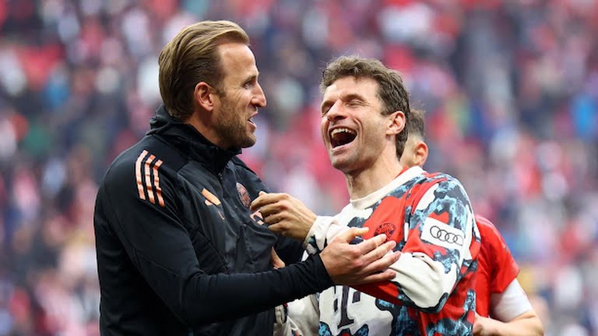 La cara de Kane lo dice todo. Müller se lo tomá con humor.