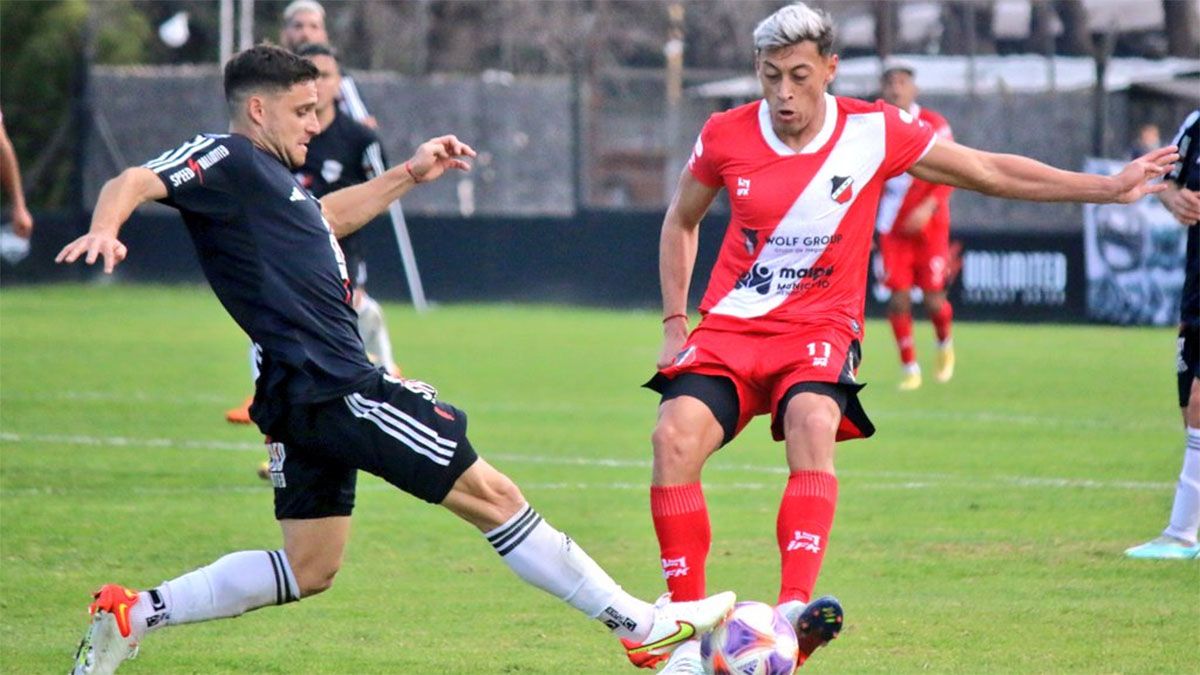 Deportivo Maipú cayó ante Deportivo Riestra.