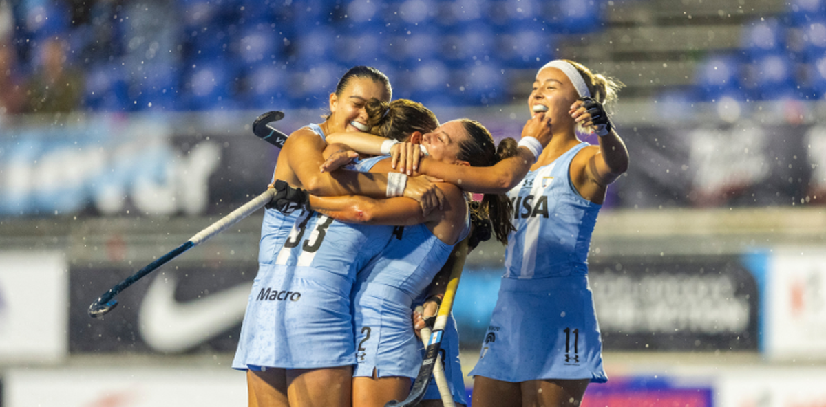 Con tres goles mendocinos, Las Leoncitas golearon y avanzan en el Mundial