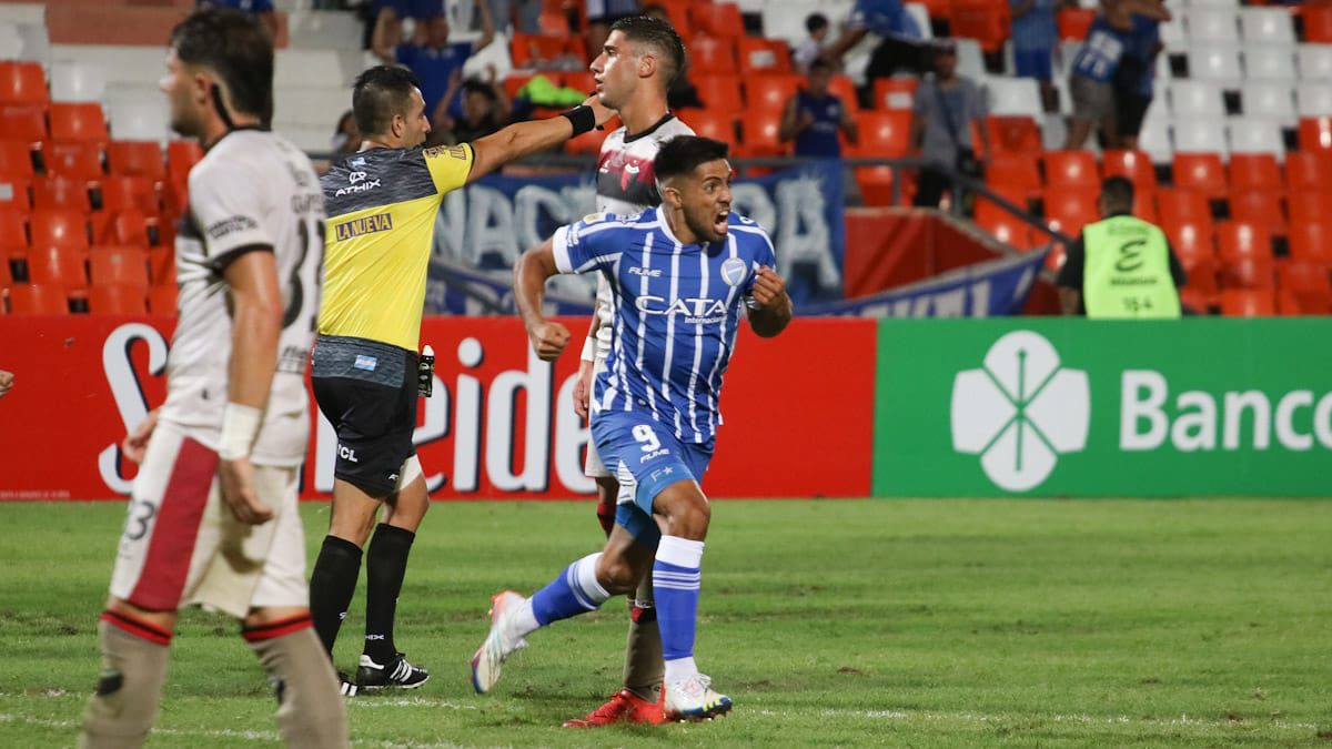 Diego Flores elogió a Nahuel Ulariaga que volvió a jugar tras una dura lesión y le marcó el gol a Colón.