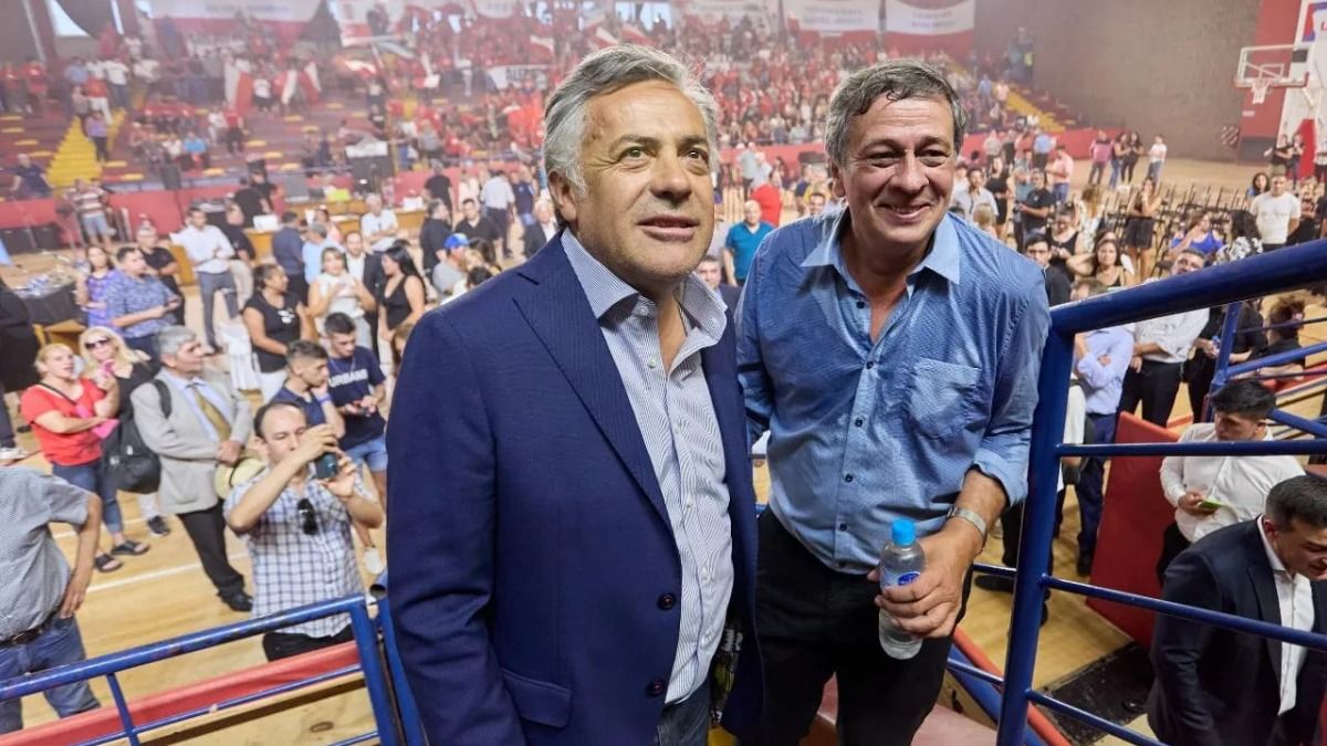 Alfredo Cornejo y Daniel Orozco cuando el intendente de Las Heras aún pertenecía a Cambia Mendoza. Ahora se enfrentarán en las urnas en fórmulas distintas en las PASO.&nbsp;