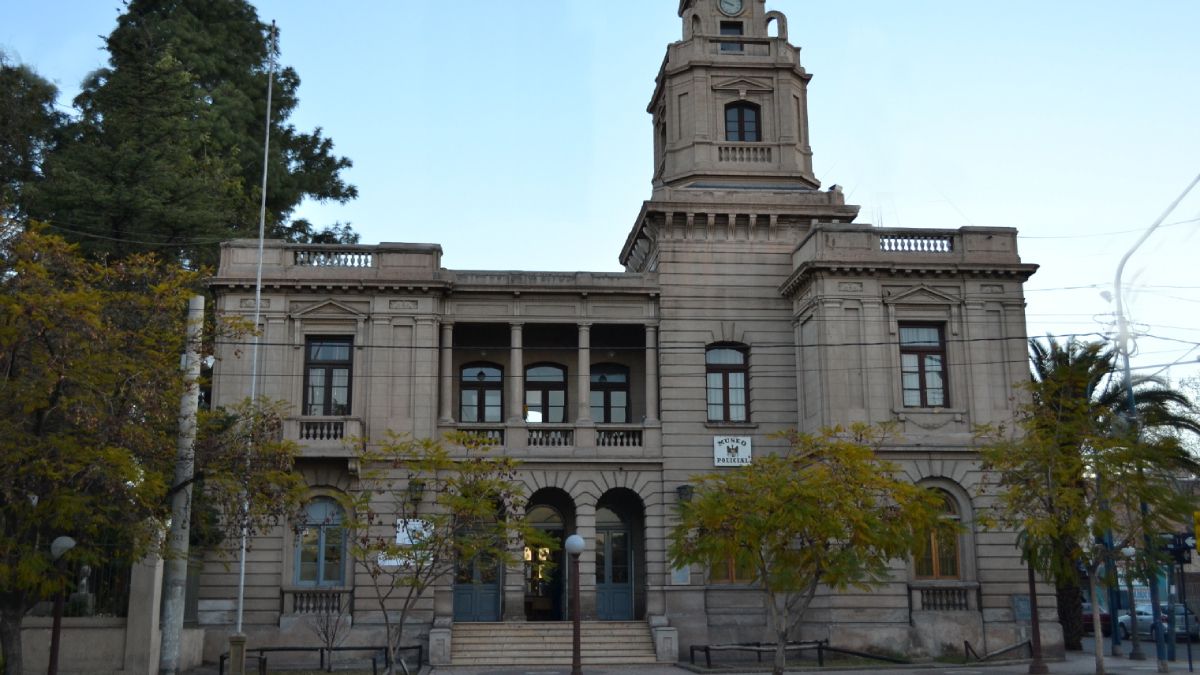 Edificio de la ex Seccional Séptima, que funcionó como centro de detención clandestinos en los años de la dictadura militar. Desde ahí partirá una caravana rumbo a los Tribunales Federales este miércoles, en conmemoración del Día Nacional de la Memoria por la Verdad y la Justicia.