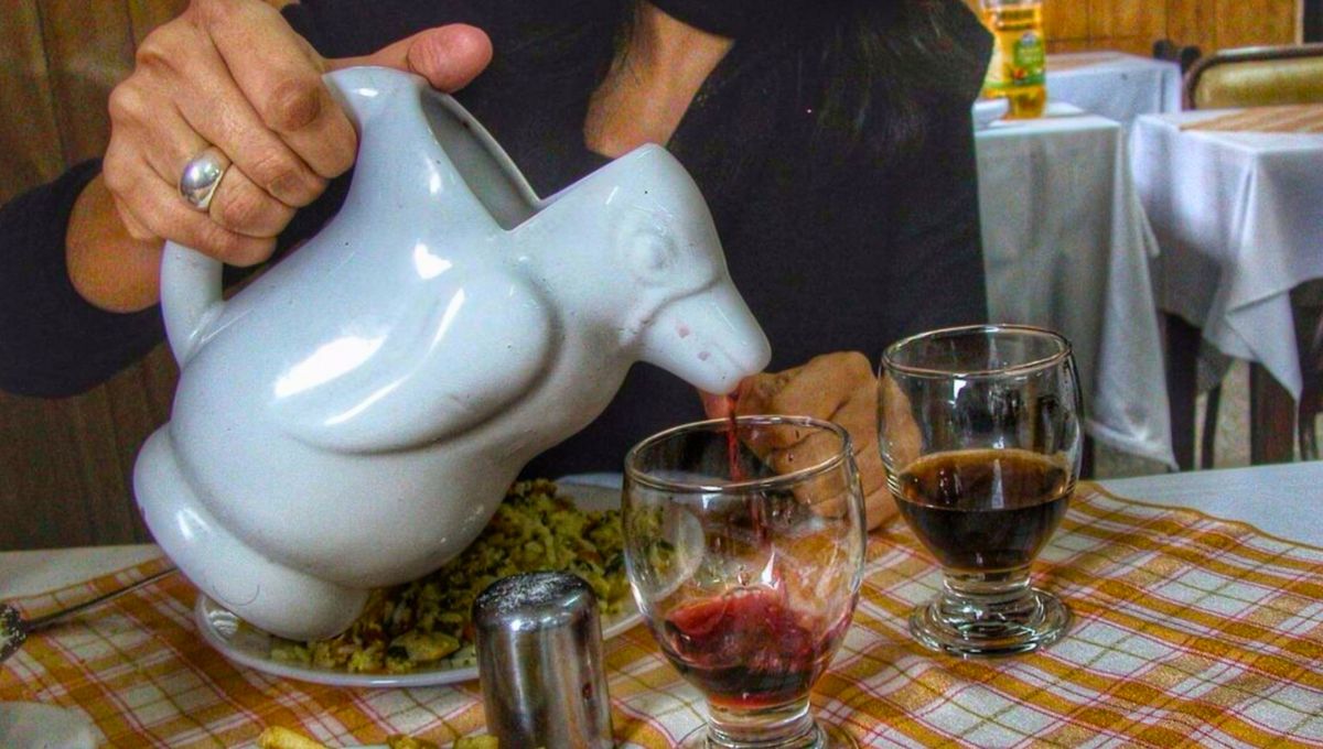 ¿Por qué en Argentina usamos jarras con forma de pingüino para servir vino?