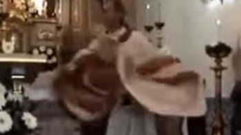 Video: sacerdote baila a lo Lady Gaga