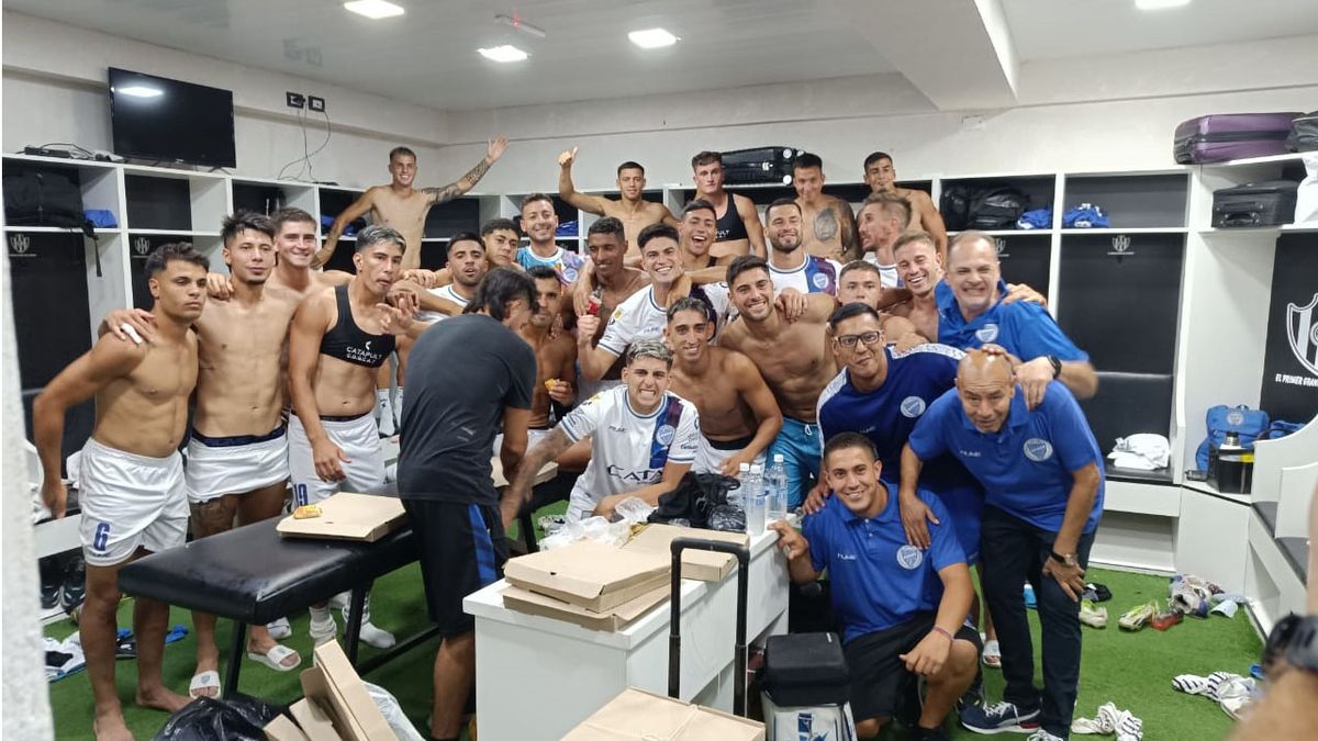 Los jugadores festejaron en el vestuario tras el triunfo ante Central Córdoba en Santiago del Estero. Los jugadores festejaron en el vestuario tras el triunfo ante Central Córdoba en Santiago del Estero.