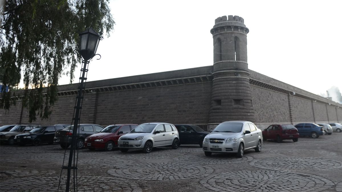 En el penal Boulogne Sur Mer, en Capital, hay 1.205 camas pero 1.549 presos, por lo cual 344 personas duermen en el piso.