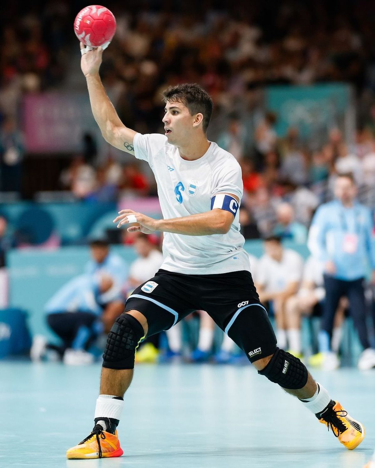 Diego Simonet fue el goleador de Los Gladiadores en el debut de los Juegos Olímpicos París 2024. Diego Simonet fue el goleador de Los Gladiadores en el debut de los Juegos Olímpicos París 2024.