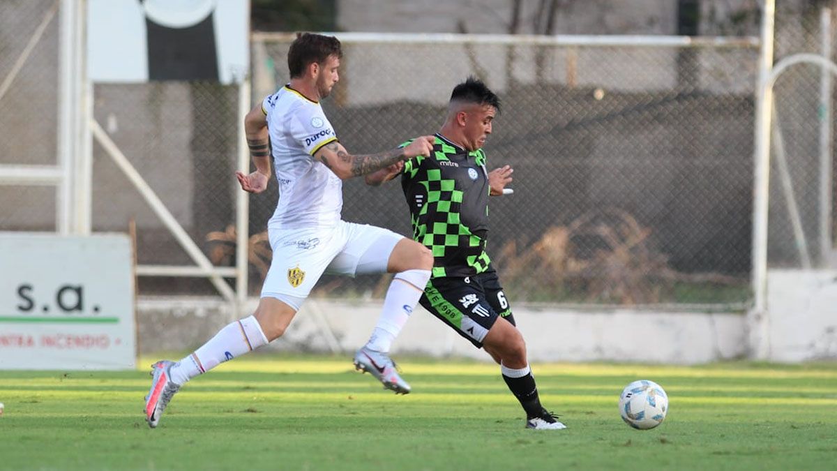 Gimnasia y Esgrima le gana a Atlanta en el Legrotaglie (UNO/Nicolás Ríos) Gimnasia y Esgrima le gana a Atlanta en el Legrotaglie (UNO/Nicolás Ríos)