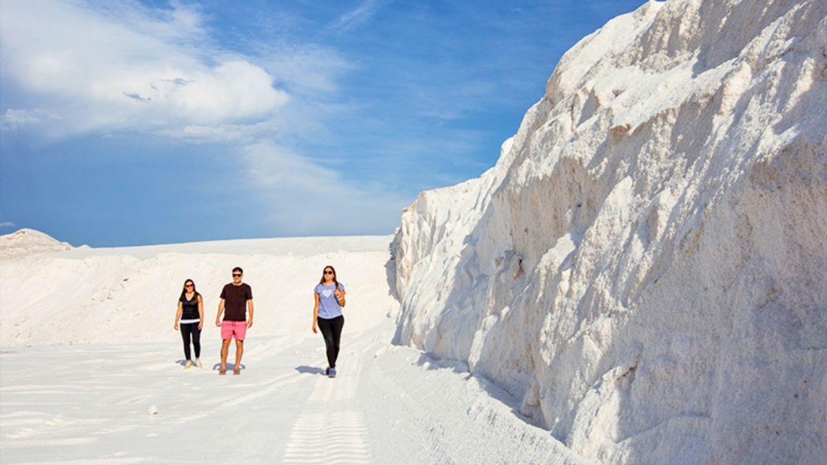 Las salinas son la principal atracción de este pueblo. Las salinas son la principal atracción de este pueblo.