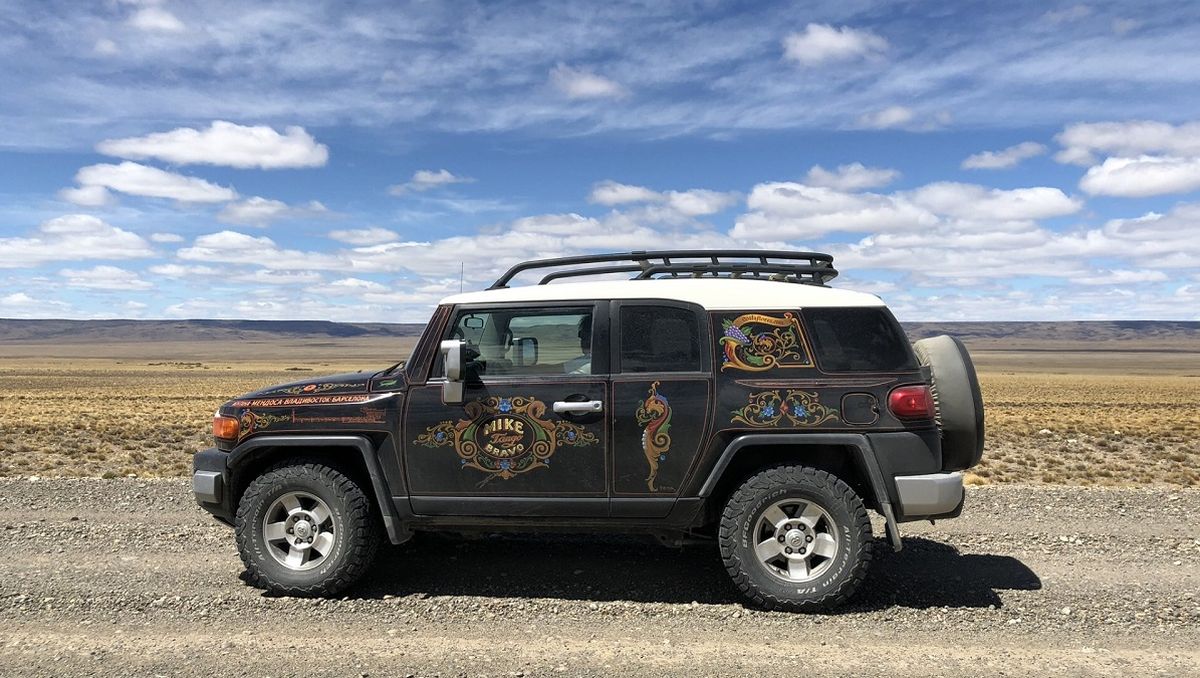 Hace un año y medio mandó la camioneta en barco a España y en 2023 empezó su travesía por África. Hace un año y medio mandó la camioneta en barco a España y en 2023 empezó su travesía por África.