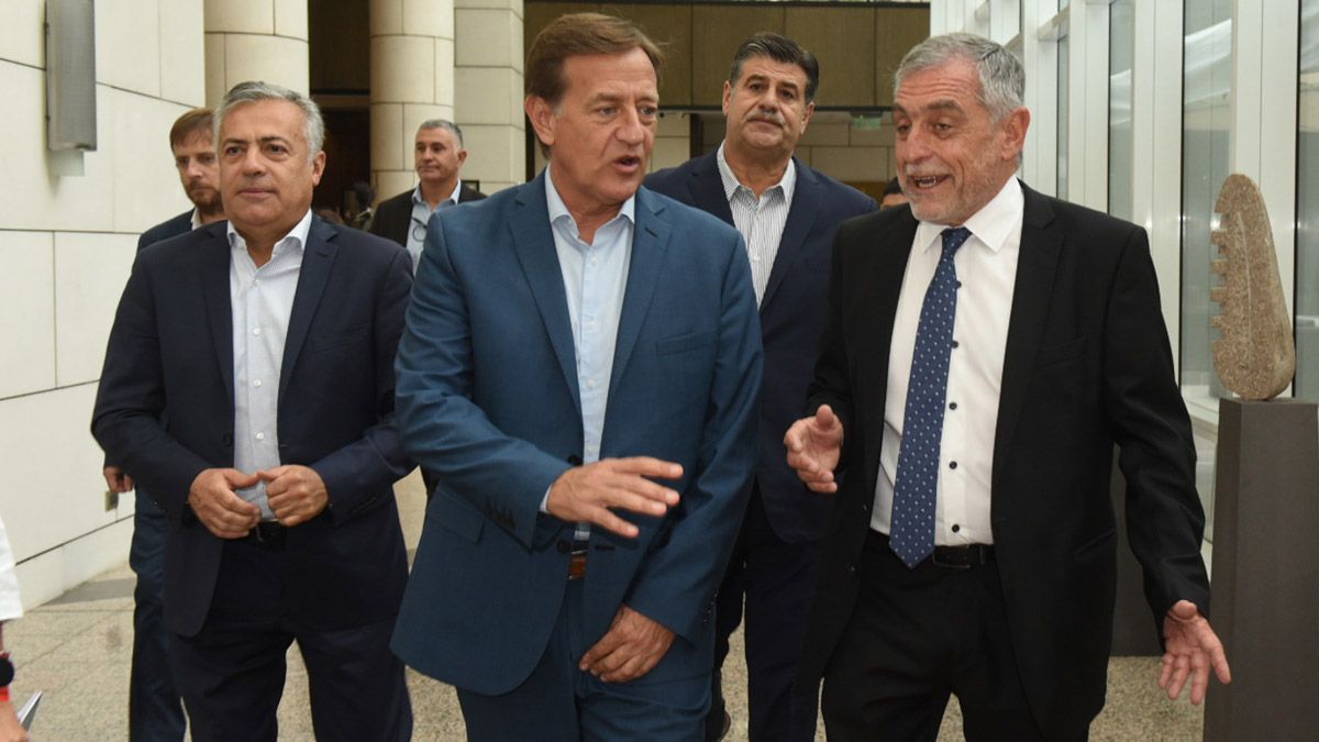 El Desayuno de Coviar se retrasará por primera vez en la historia para esperar a los funcionarios nacionales, que un día antes estarán en la apertura de sesiones del Congreso. El Desayuno de Coviar se retrasará por primera vez en la historia para esperar a los funcionarios nacionales, que un día antes estarán en la apertura de sesiones del Congreso.