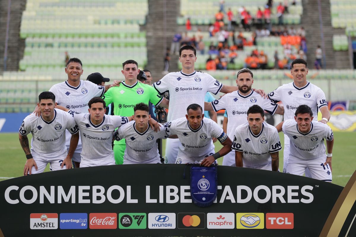 Independiente Rivadavia ganó, gustó y goleó en su visita a Venezuela.