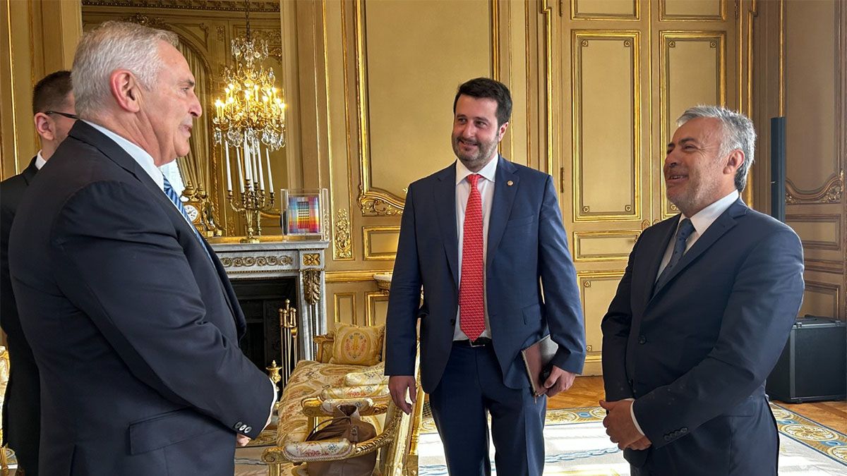 El embajador de Estados Unidos, Marc Stanley; José María Videla Sáenz, subsecretario de Relaciones Institucionales de Mendoza; y el gobernador Alfredo Cornejo. El embajador de Estados Unidos, Marc Stanley; José María Videla Sáenz, subsecretario de Relaciones Institucionales de Mendoza; y el gobernador Alfredo Cornejo.